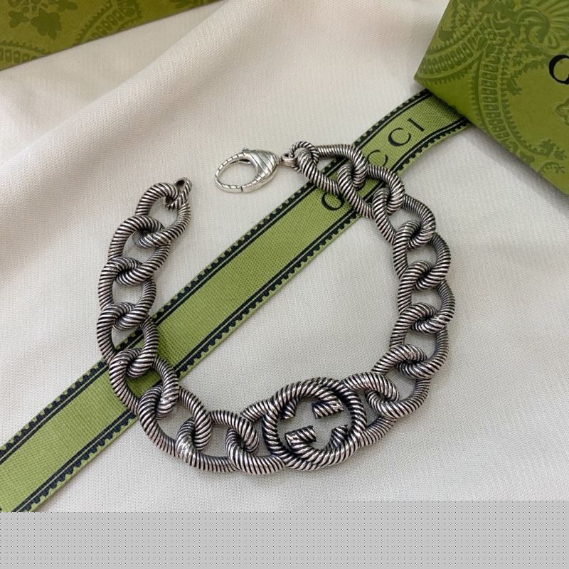 G*u*i bracelets